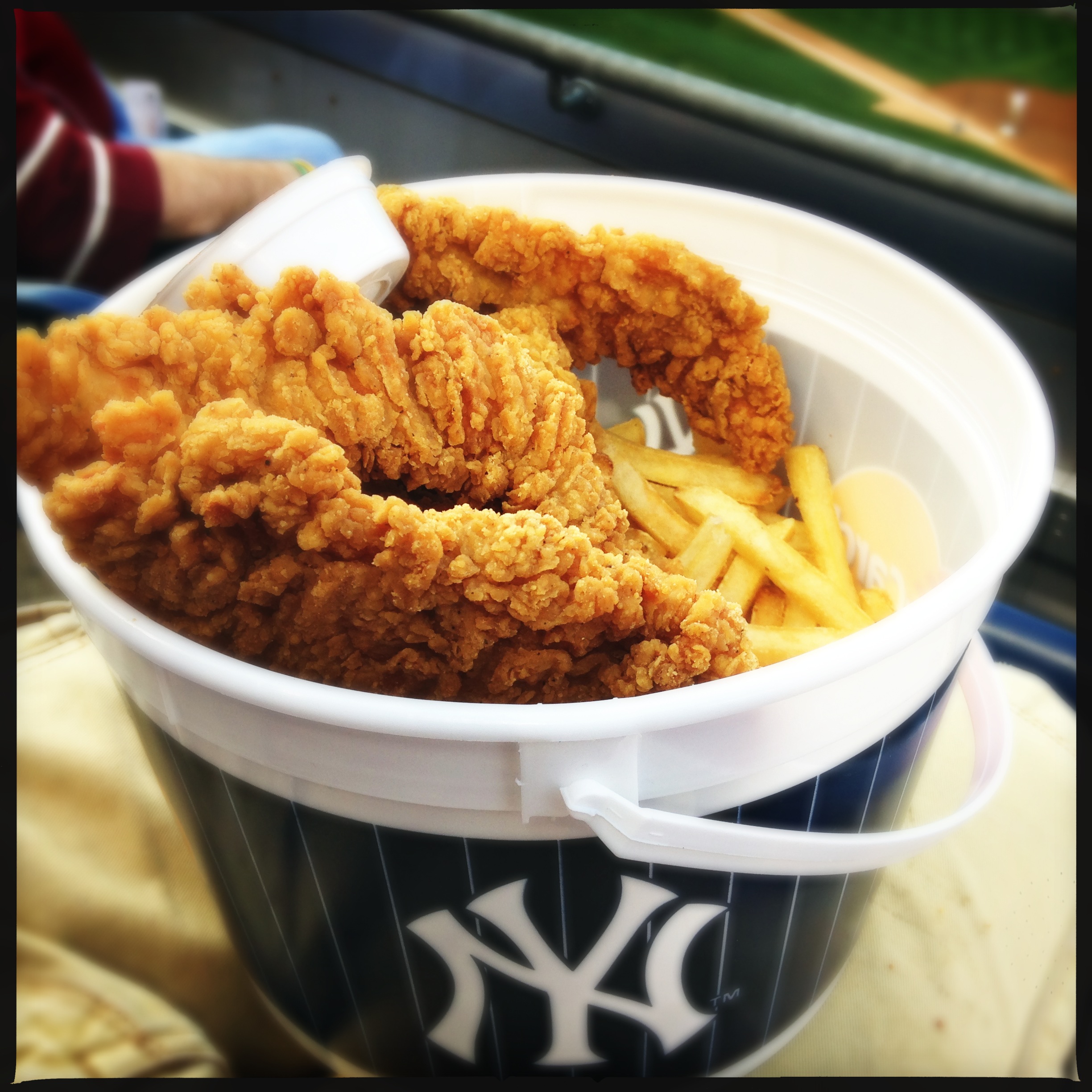 NY Yankees Bucket o’ chicken  Snap A Snack